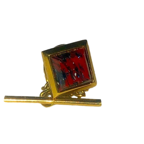 VTG Red Jasper Stone Tie Tack Tie Pin Gold Tone Approx 10mm x 10mm - Picture 1 of 7